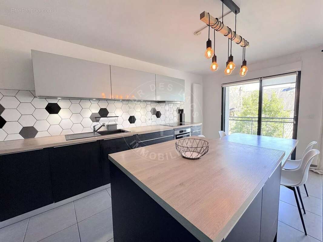 Appartement T4 à vendre à Annecy – Terrasse, résidence récente - photo 3