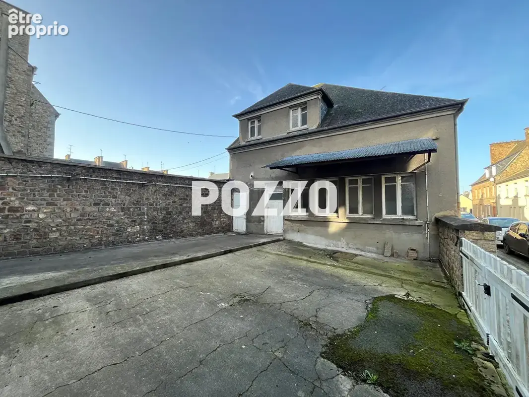 A Vendre - Saint Hilaire Du Harcouet - Maison 2 pièce(s) 135 m² - Centre-ville - photo 1