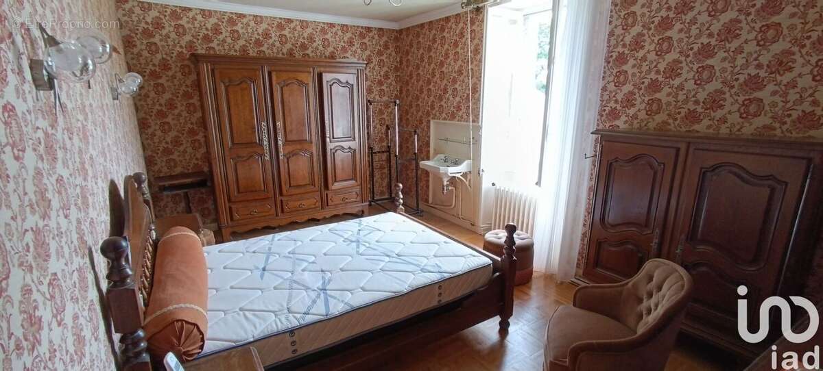 Photo 8 - Commerce à LA CHAPELLE-CARO