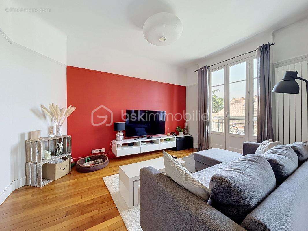 Appartement à LE MESNIL-LE-ROI