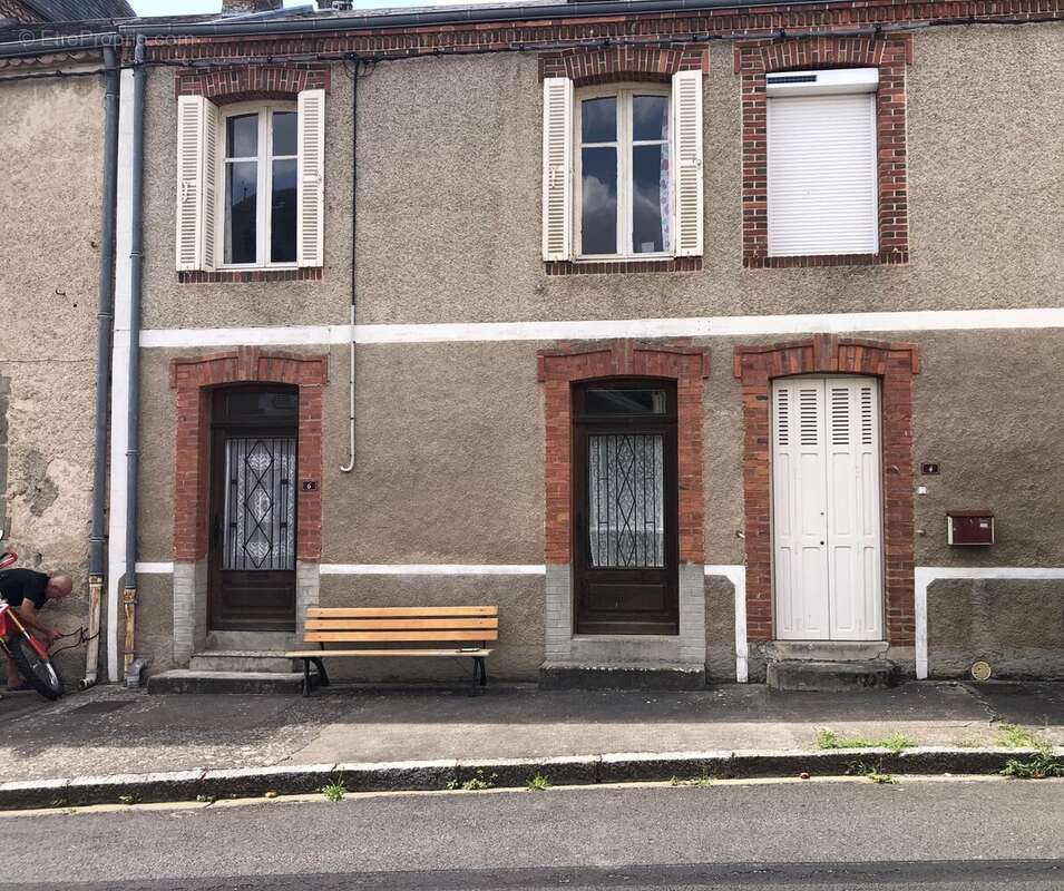 Maison à LUSSAC-LES-EGLISES