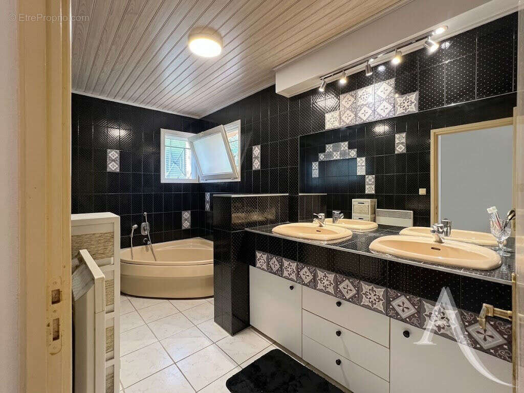 Maison d'architecte Saint Hilaire 5 pièce(s) 170 m2 avec garage et piscine - photo 6