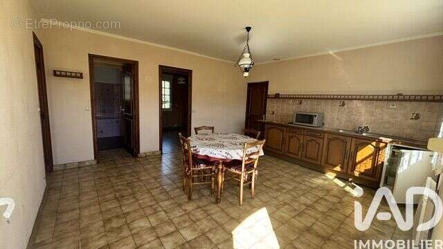 Maison 104 m² à Saint-Coulitz  - photo 2