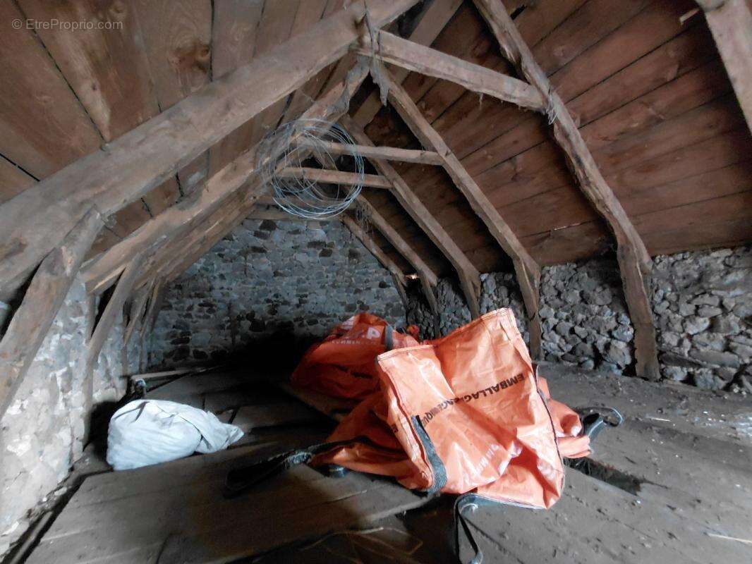 Maison à ANGLARDS-DE-SALERS