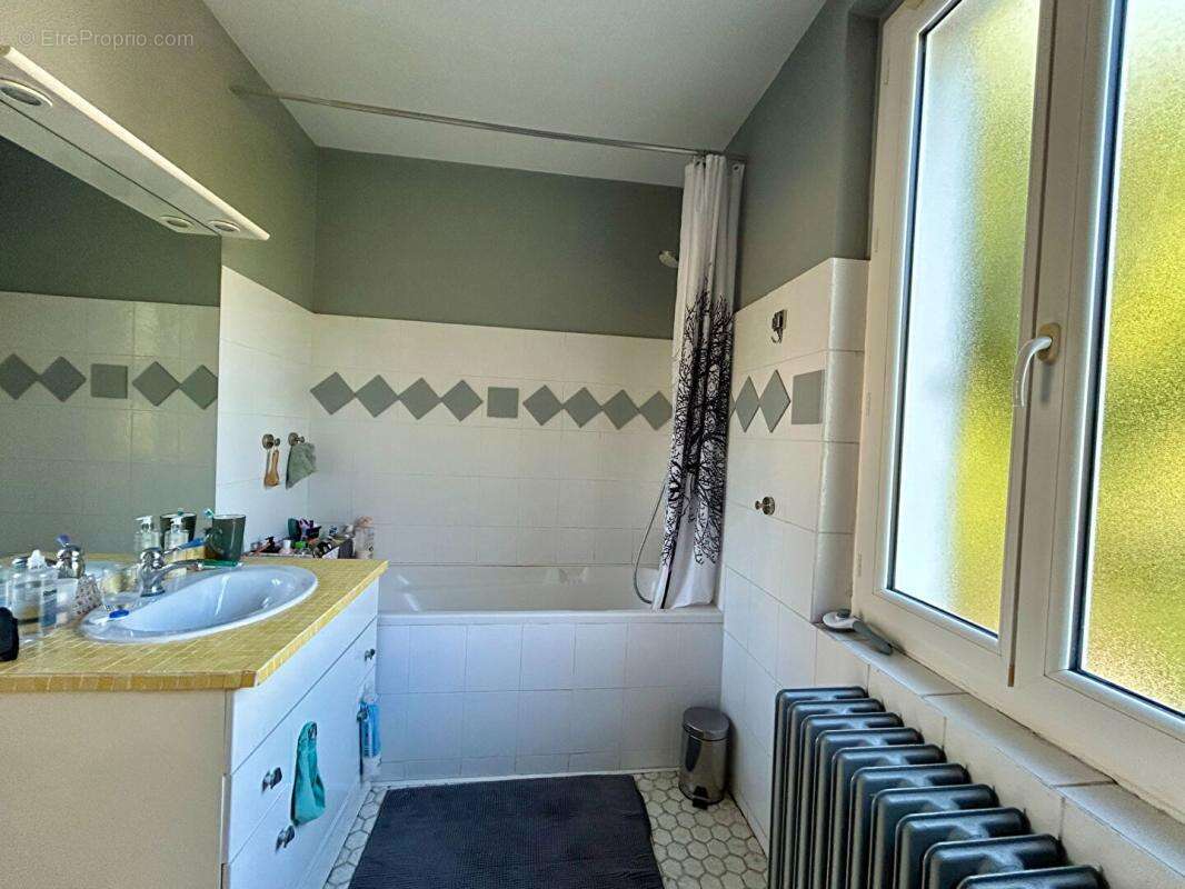 A vendre, maison de ville T4 au coeur du quartier Saint Georges à PERIGUEUX 24000 - photo 8
