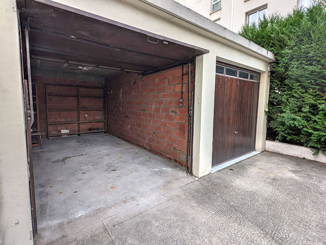 Parking à COURBEVOIE