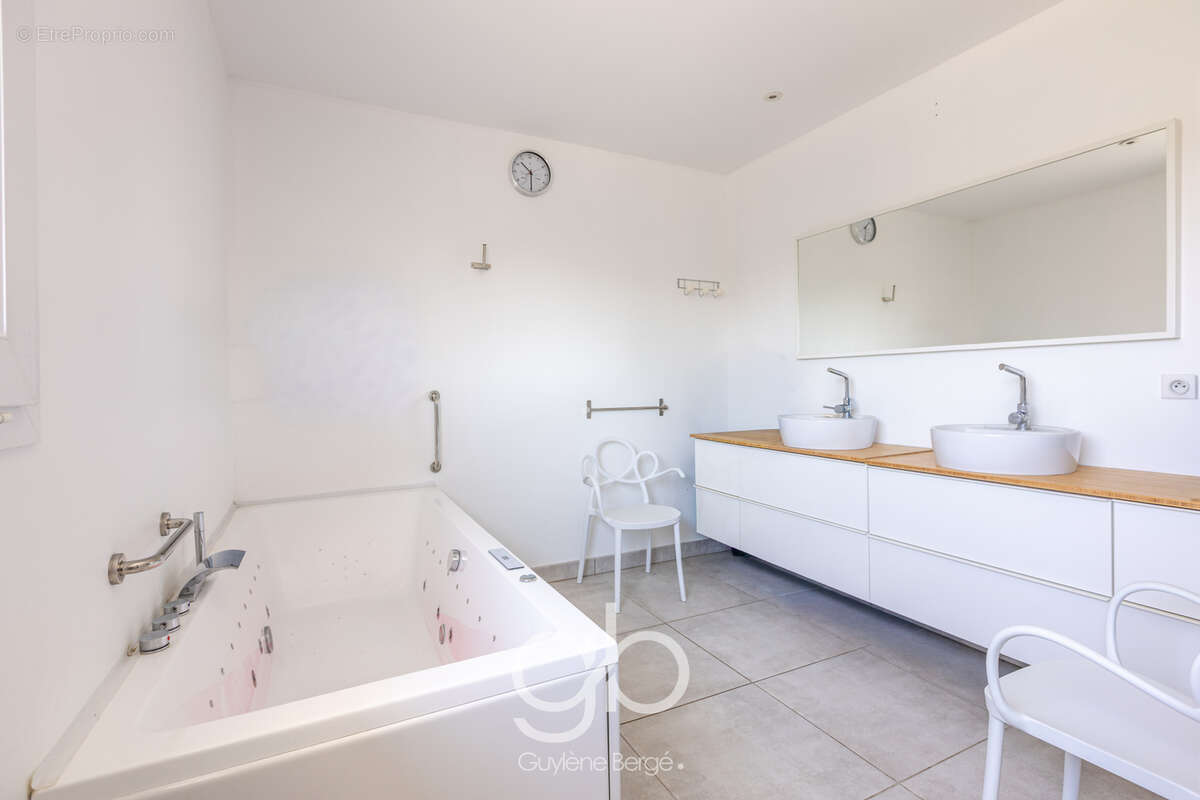 Maison t6 boisseron 34160  plain pied 215 m2  5 chambres  piscine terrain 1000 m2  grand garage  dpe a  proche sommières - photo 5