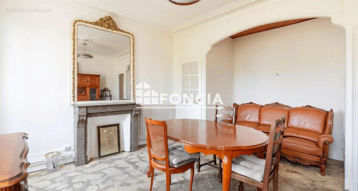 Appartement à PARIS-10E