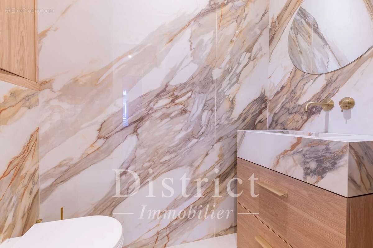 Appartement à PARIS-8E