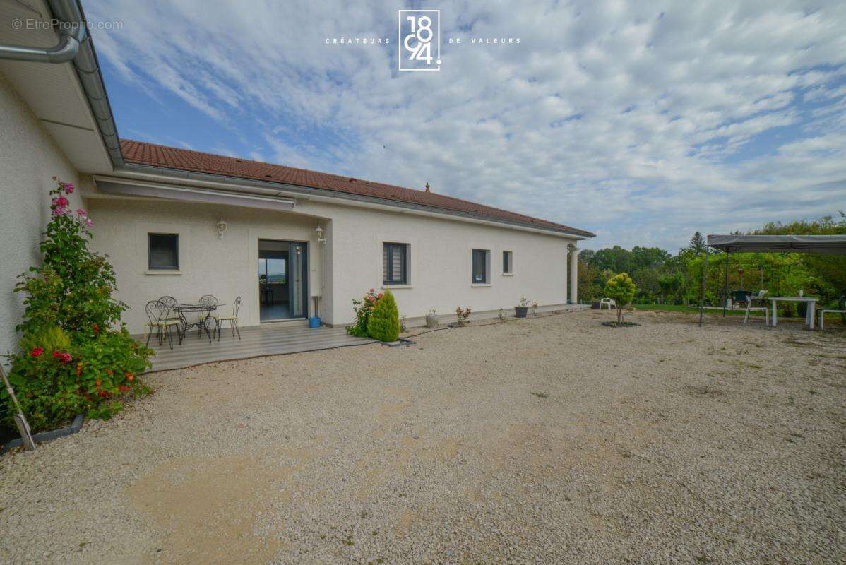 Maison à JAYAT