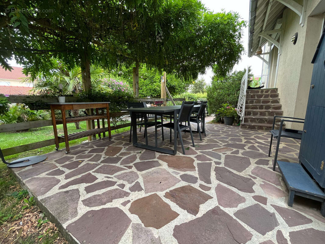 Maison à LES CLAYES-SOUS-BOIS