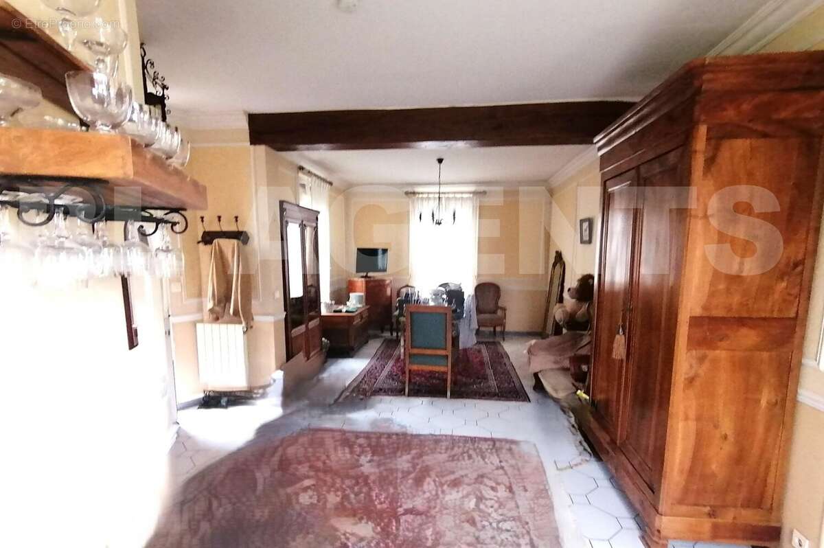 TROIS - Maison à SOISSONS