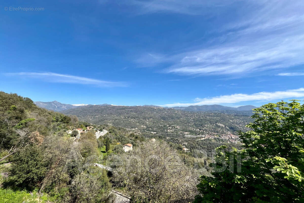 Appartement à CHATEAUNEUF-VILLEVIEILLE