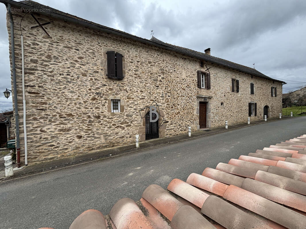 Maison à MIRANDOL-BOURGNOUNAC