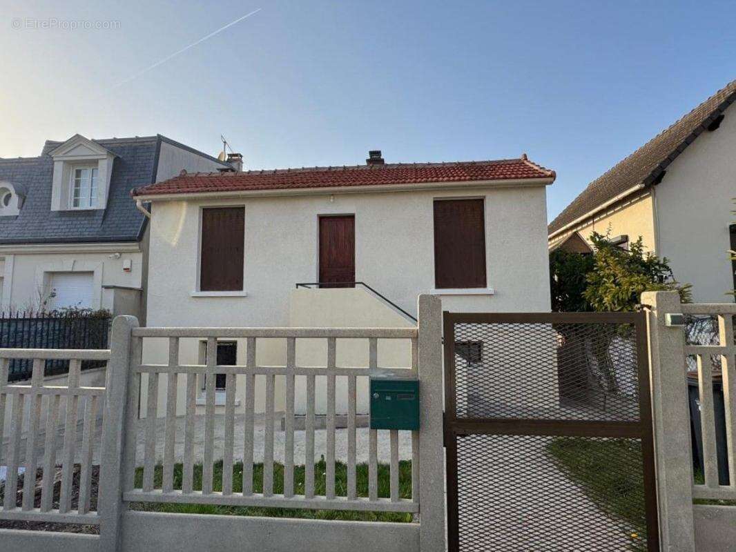 Maison à CHENNEVIERES-SUR-MARNE