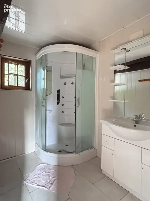 Maison normande avec cheminée sur 1080m2 de jardin + herbage avec bâtiments loués. - photo 4