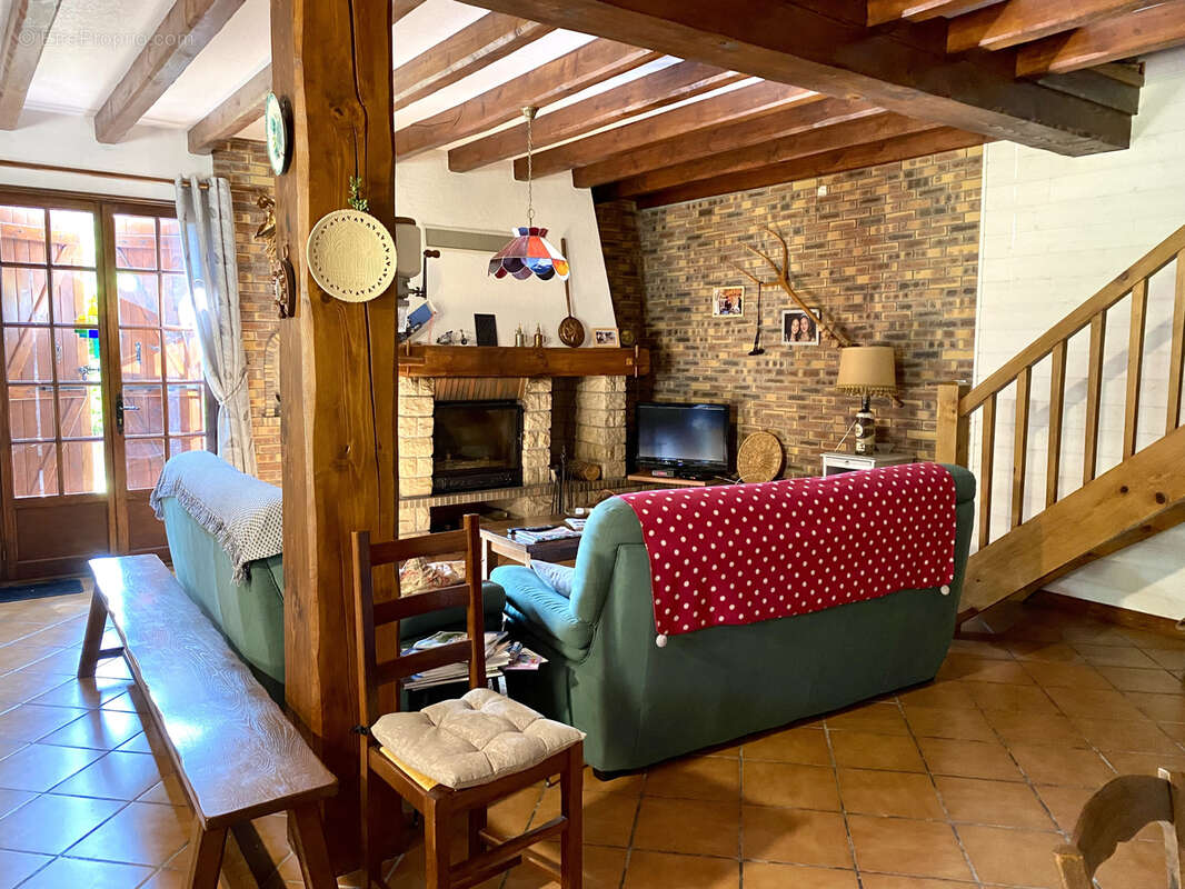 Maison à SAINT-ETIENNE-DE-VICQ