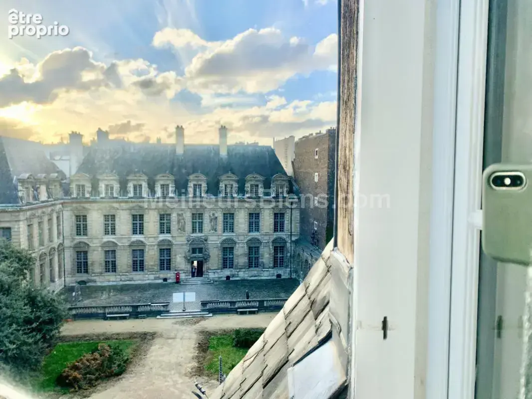 Exceptionnel duplex Place des Vosges - photo 2