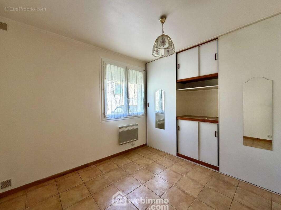 Chambre n°2 - Appartement à SAN-MARTINO-DI-LOTA