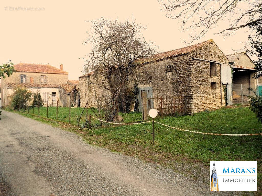 Maison à LE GUE-DE-VELLUIRE