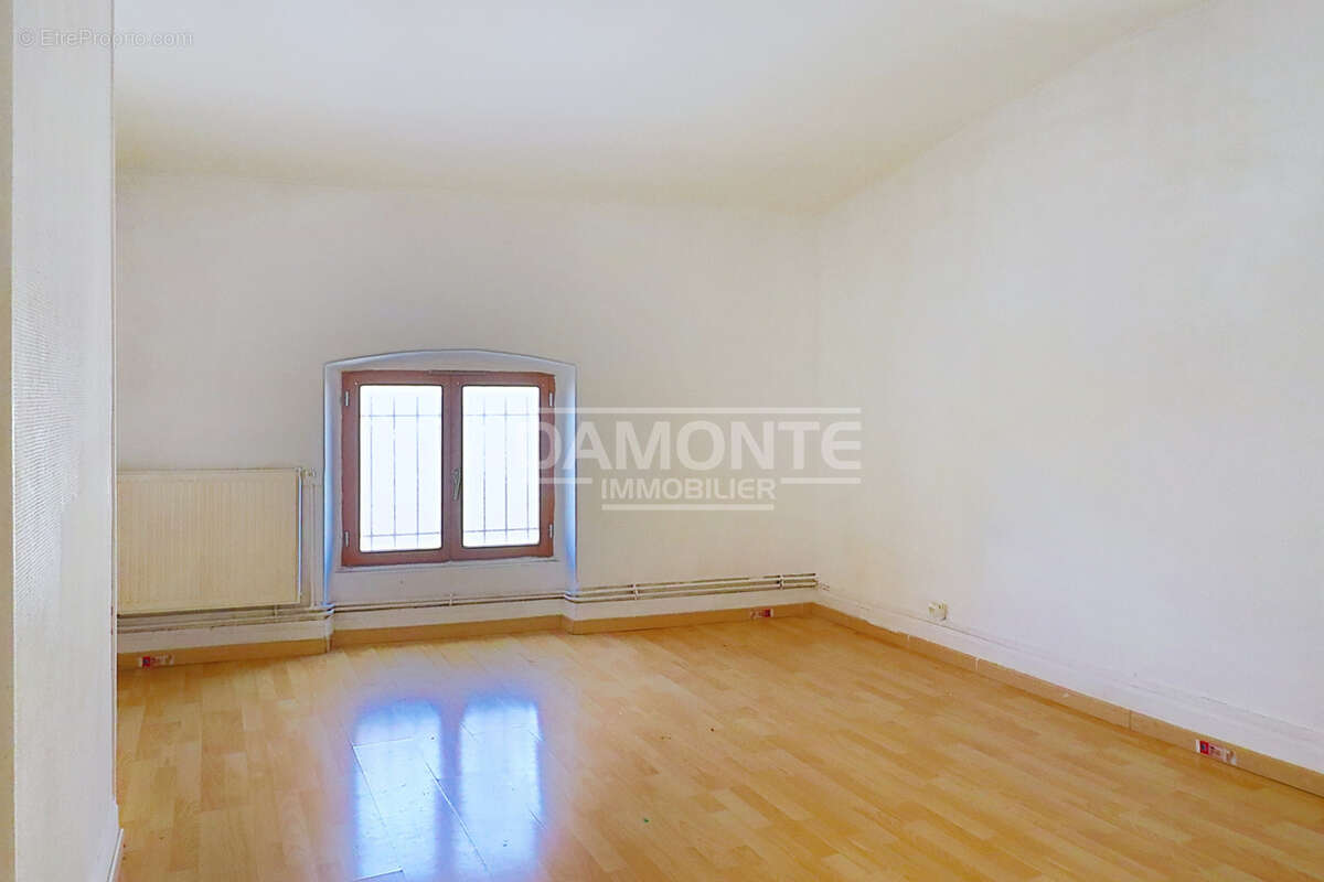 Immeuble idéalement situé dans un secteur attractif - photo 6