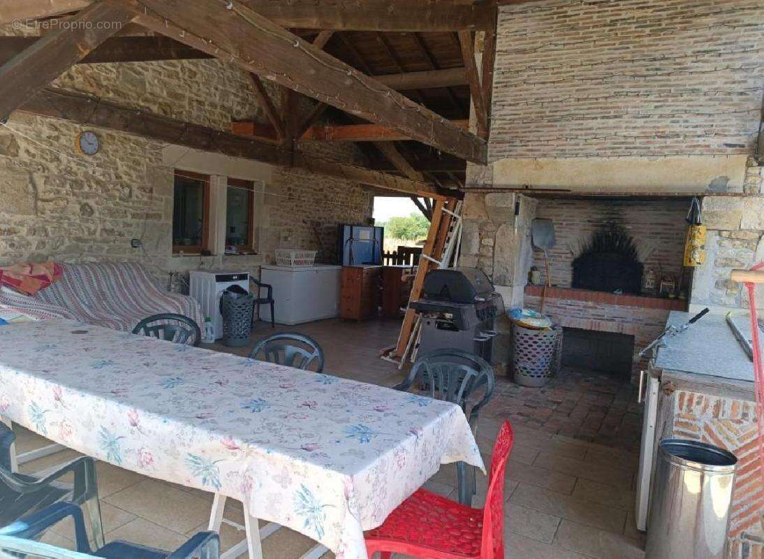 Maison 240 m² à Charroux  - photo 4