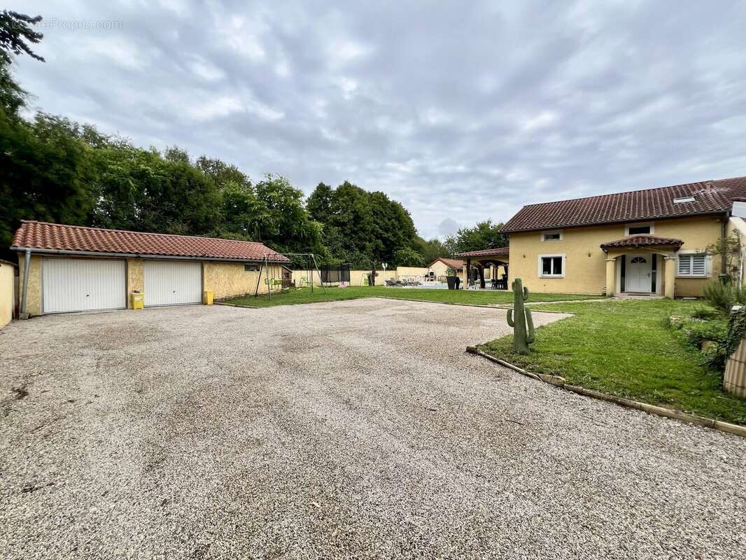 Maison à CHARVIEU-CHAVAGNEUX