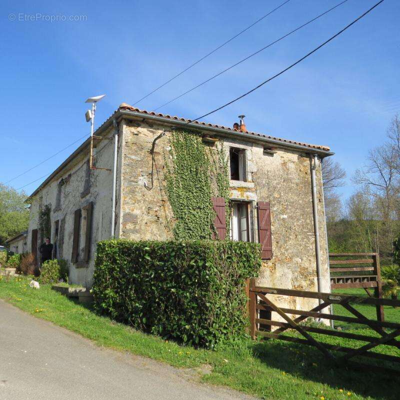 Maison à SAINT-PAUL-EN-GATINE