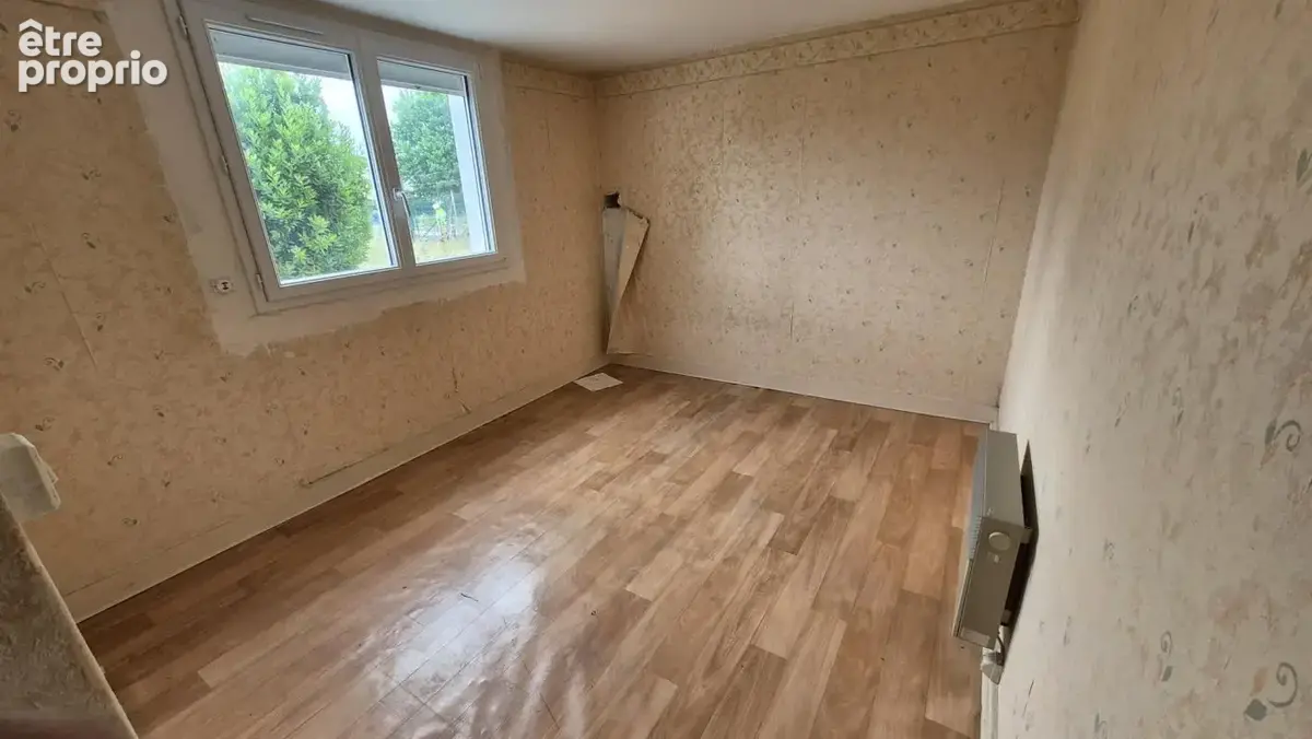 Maison 91 m2 à réinventer   Sous-sol complet et beau potenti - photo 4