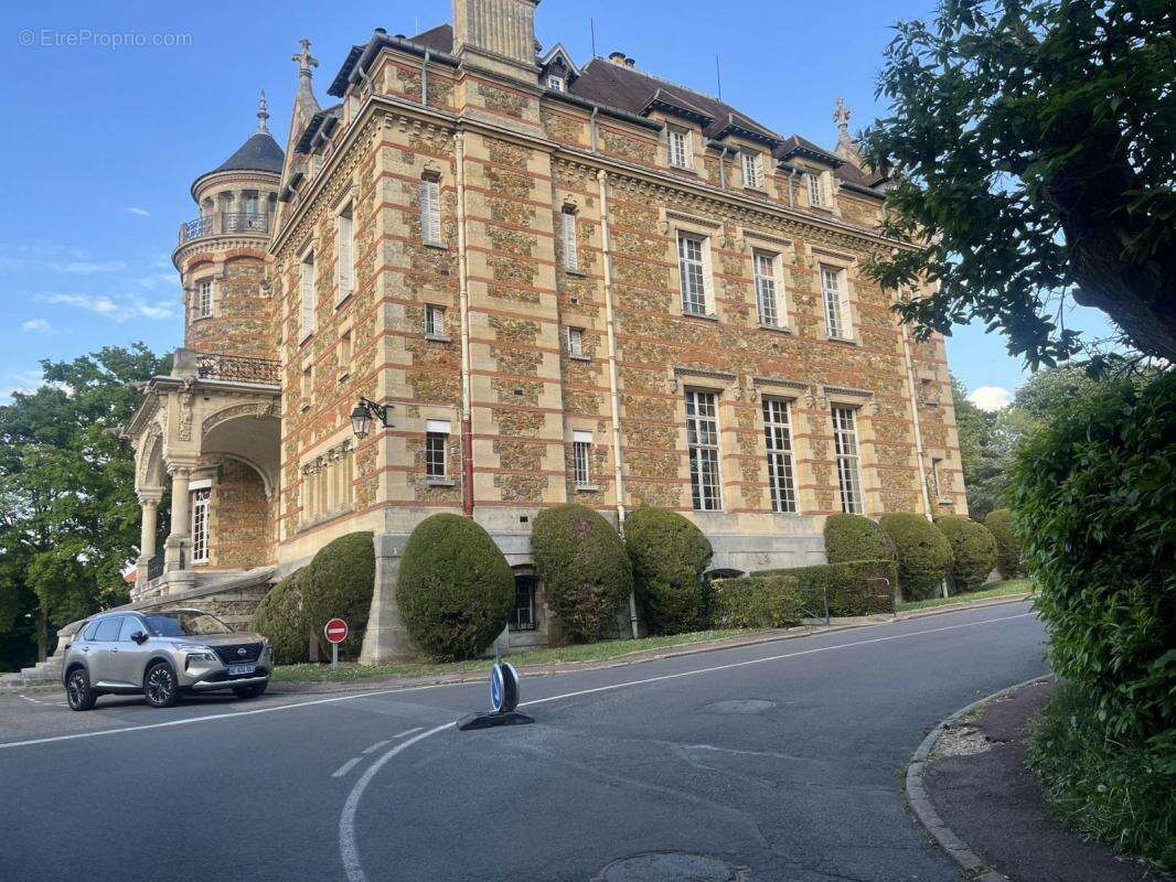 Maison à LA CELLE-SAINT-CLOUD