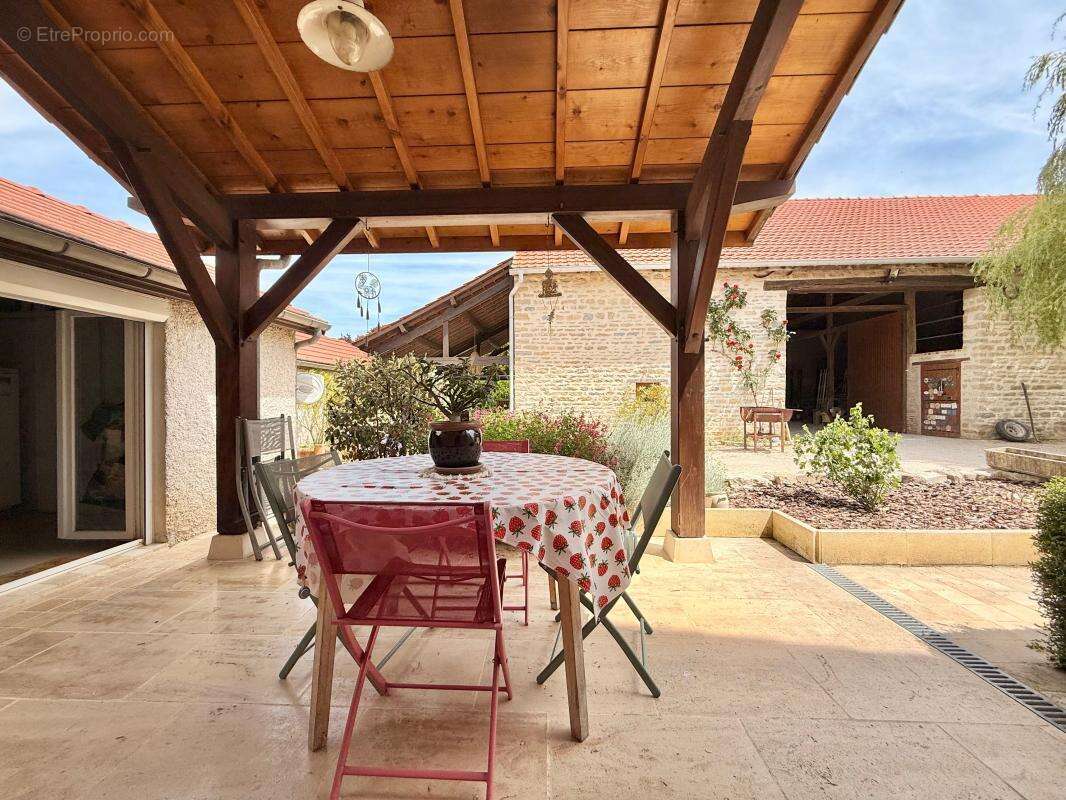 Maison à ECHENON