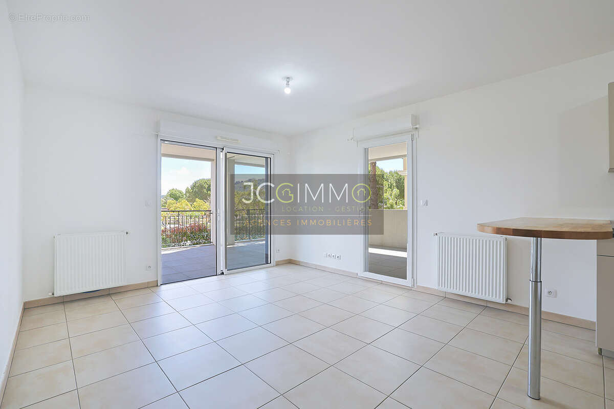 Appartement à LA CRAU