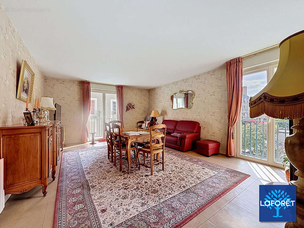 Appartement avec balcon, vue Loire et garage en plein centre-ville - photo 3