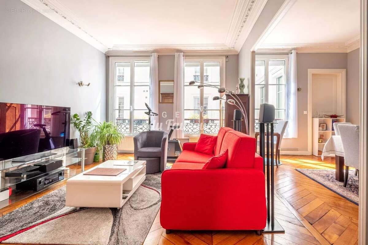 Appartement à PARIS-10E