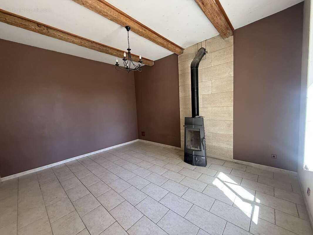 Maison 142 m² à Saint-Victoret  - photo 6