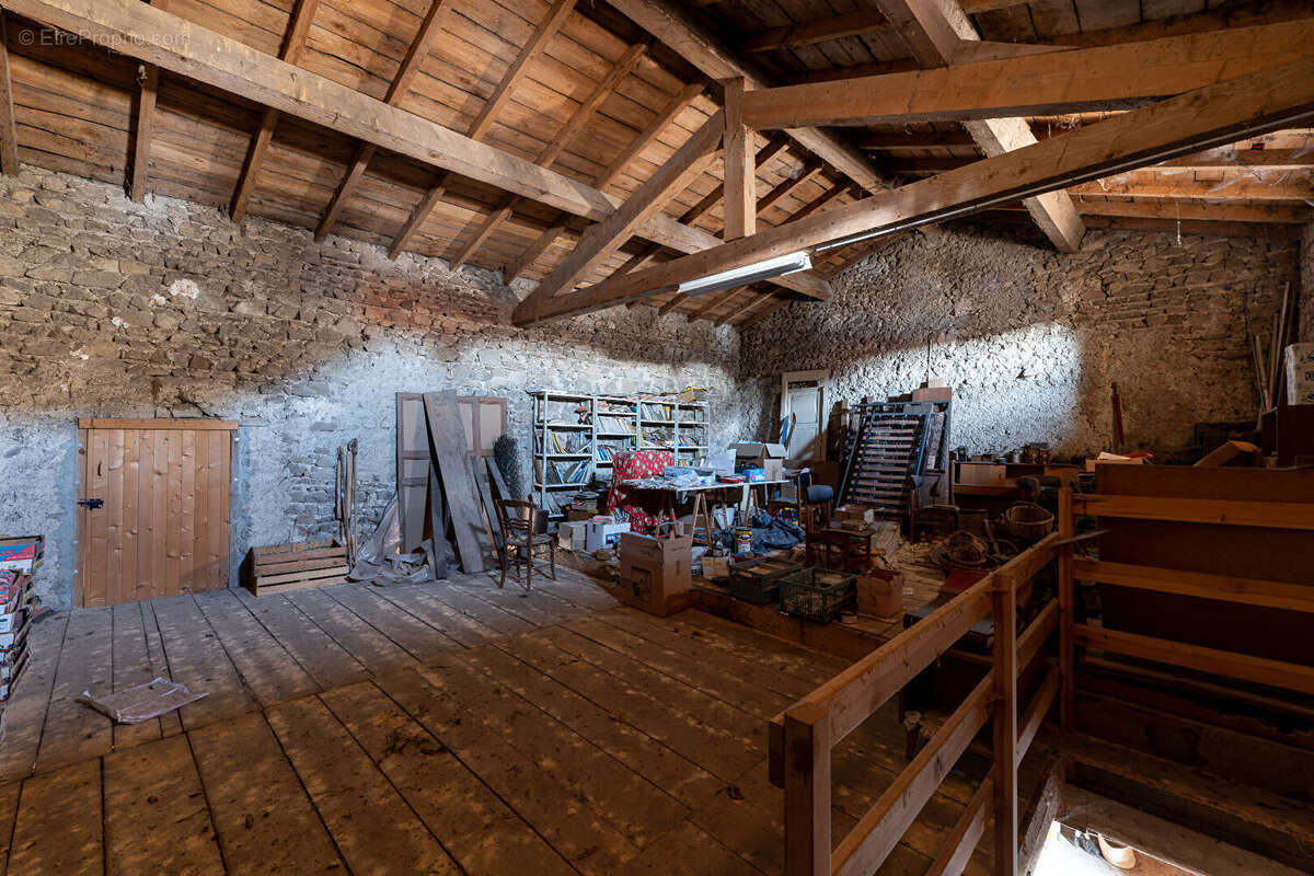 Maison à CHAMPAGNAT-LE-JEUNE