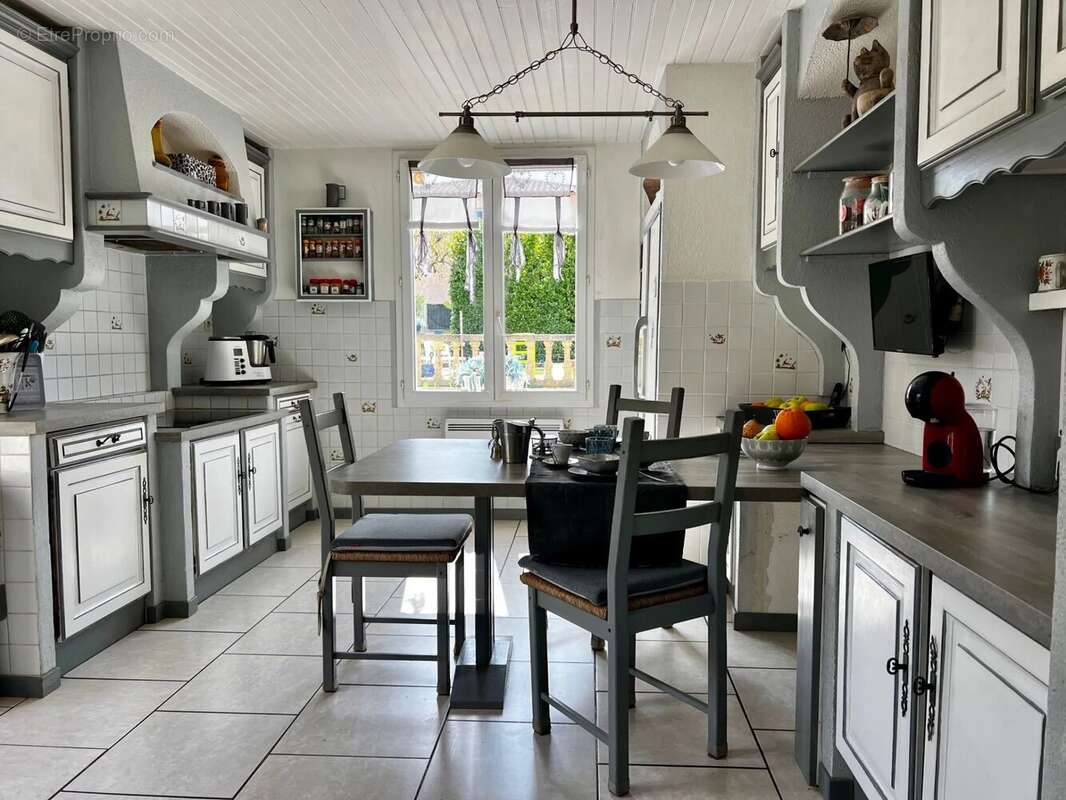 Maison à CHARLEVAL