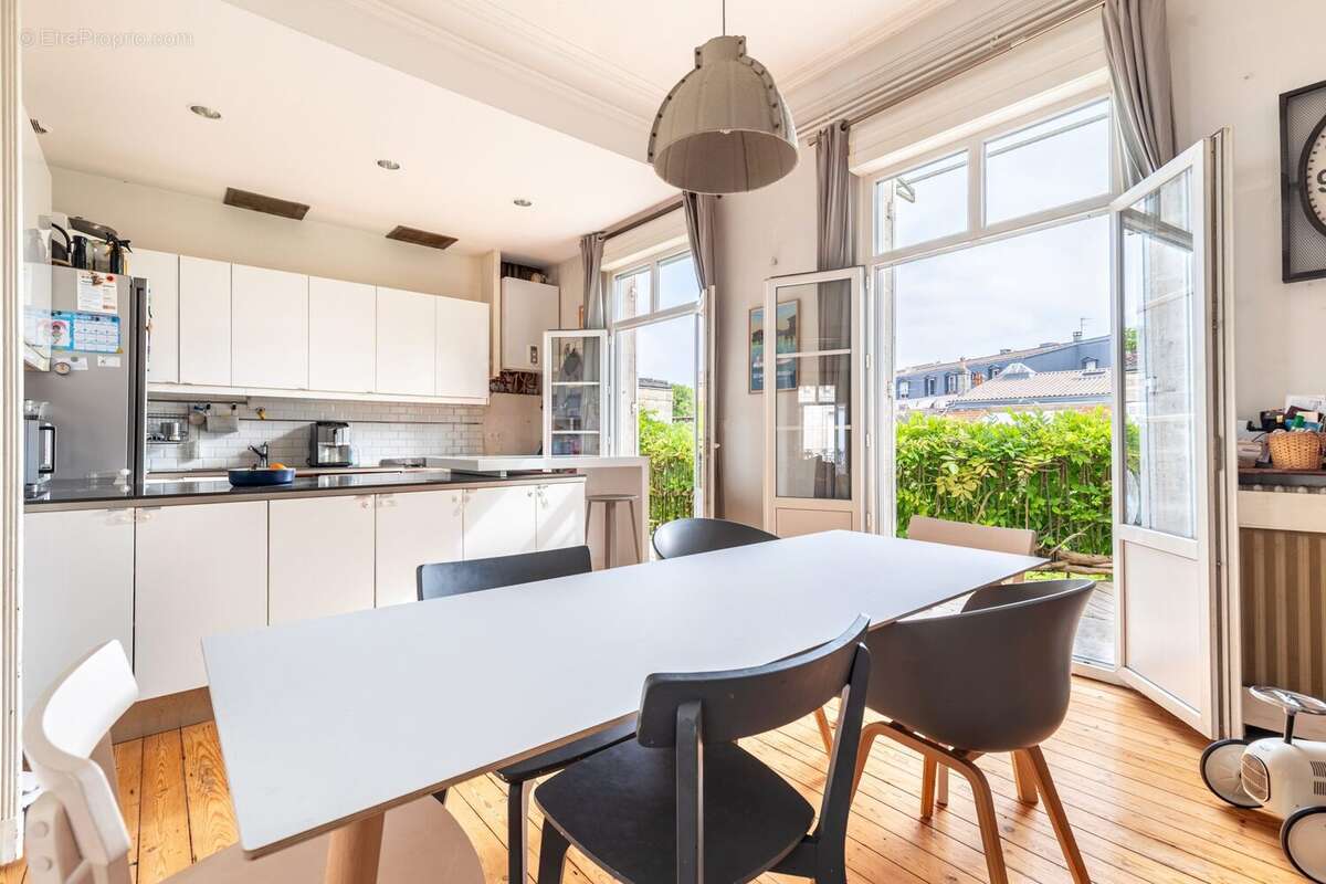 Appartement à BORDEAUX