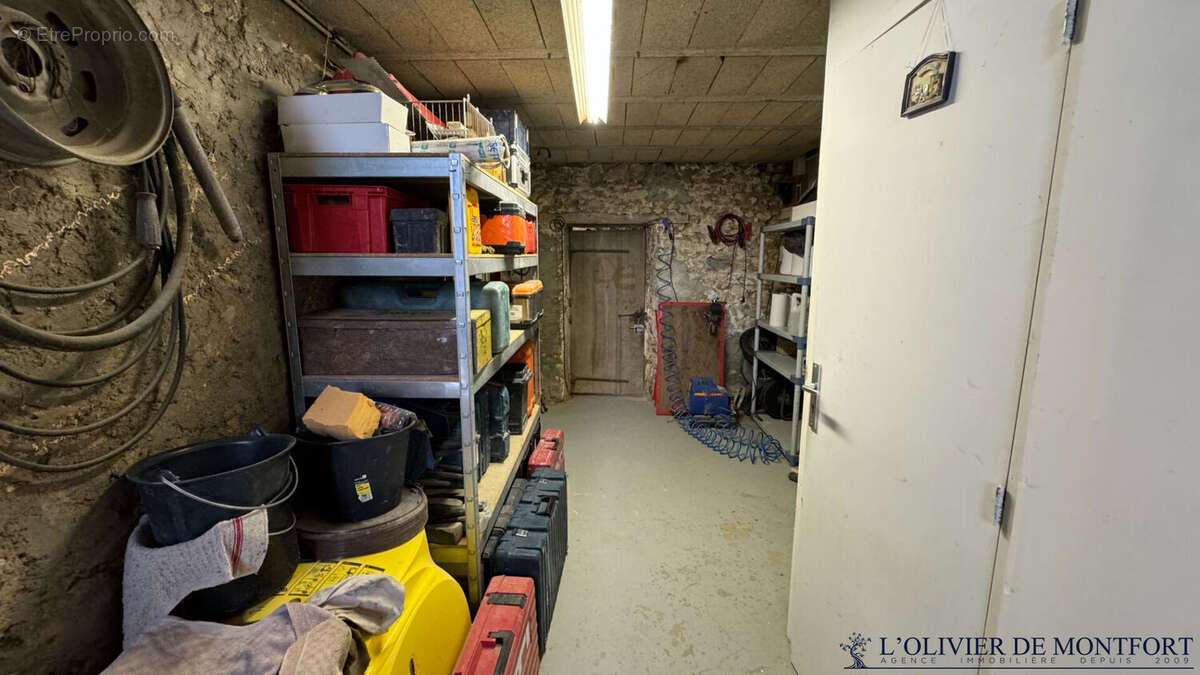 Locaux d'activités de 235 m2 - photo 6