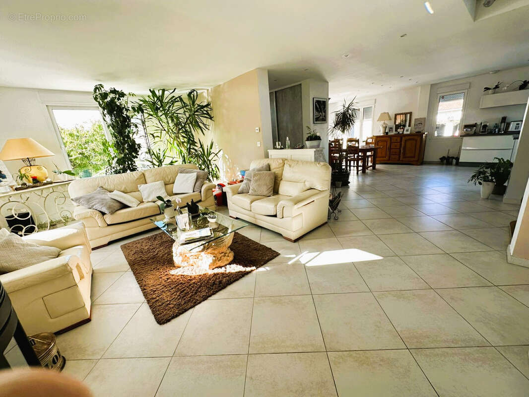 Propriete avec dependance et piscine - photo 4