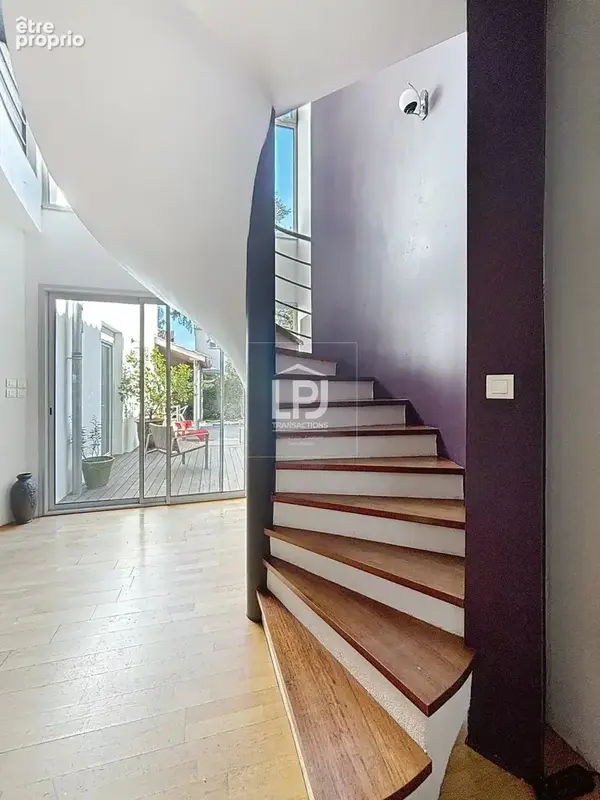 Lumineuse maison familiale 8 pièces de 178 m² avec jardin, belle terrasse et garage - photo 7