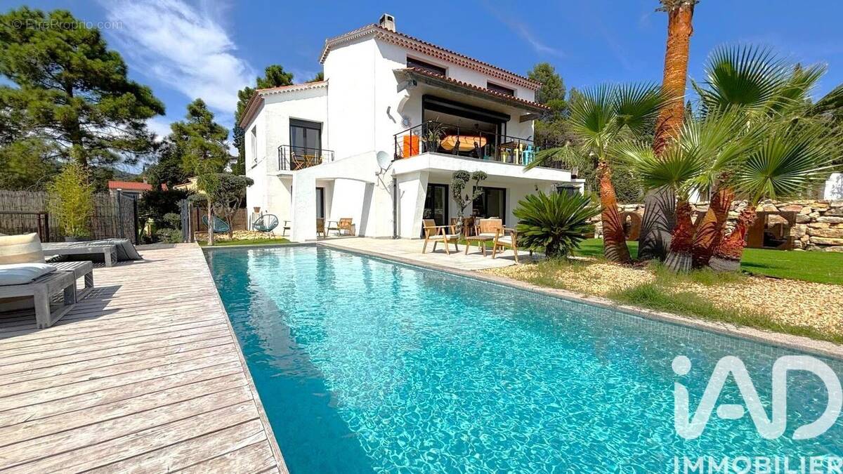 Photo 1 - Maison à ROQUEBRUNE-SUR-ARGENS
