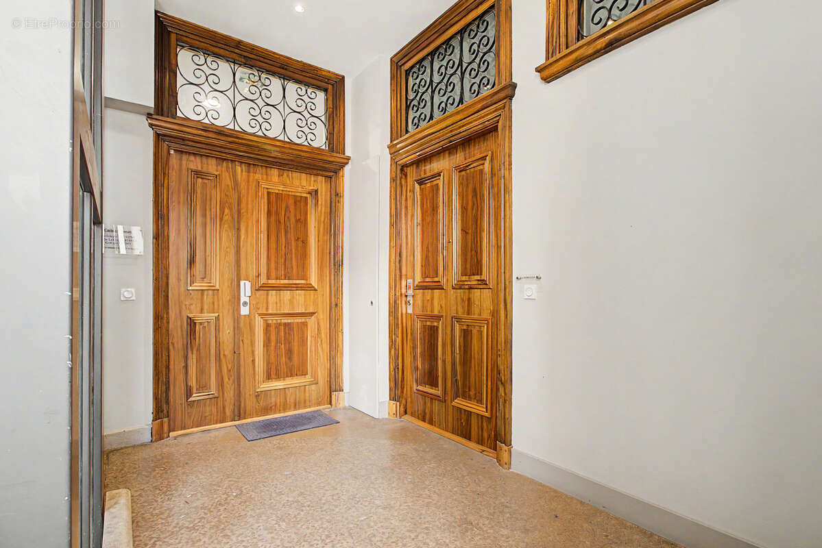 Chambéry hyper centre - Appartement d'exception T3/4 - 147 m2 - Ascenseur - Parking - photo 17