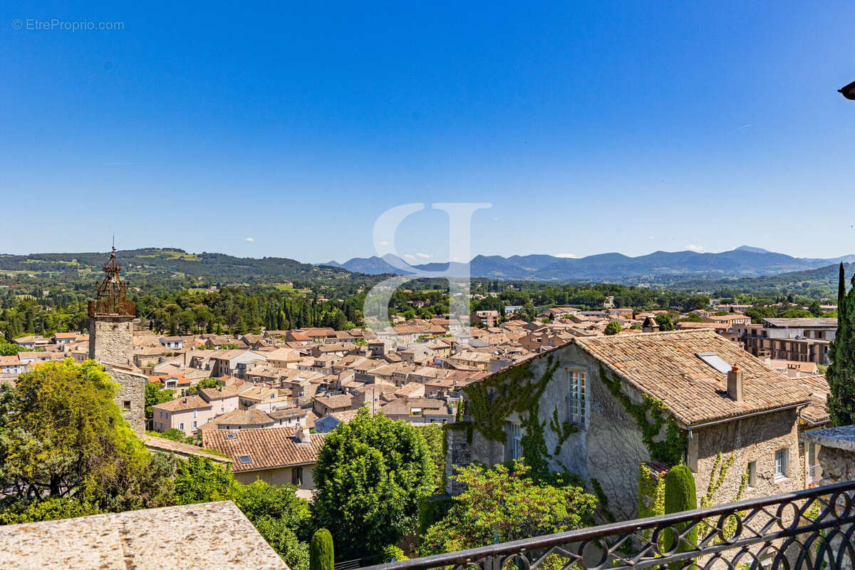 Maison 304 m² à Vaison-La-Romaine  - photo 2