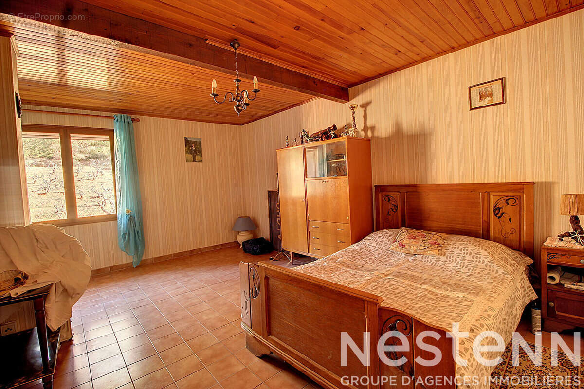 A VENDRE EN EXCLUSIVITE ! LORGUES - Maison 118 m² avec grand terrain d'environ 8 000 m² - photo 6
