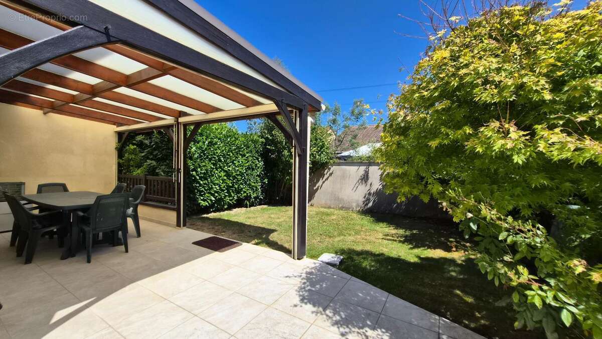 Maison à OLLAINVILLE