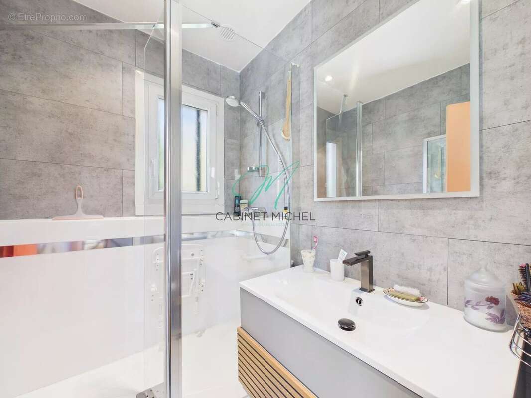 Appartement à ROQUEFORT-LES-PINS