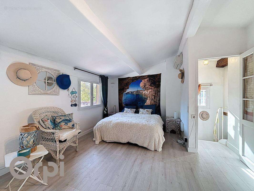 Maison à ROQUEBRUNE-SUR-ARGENS
