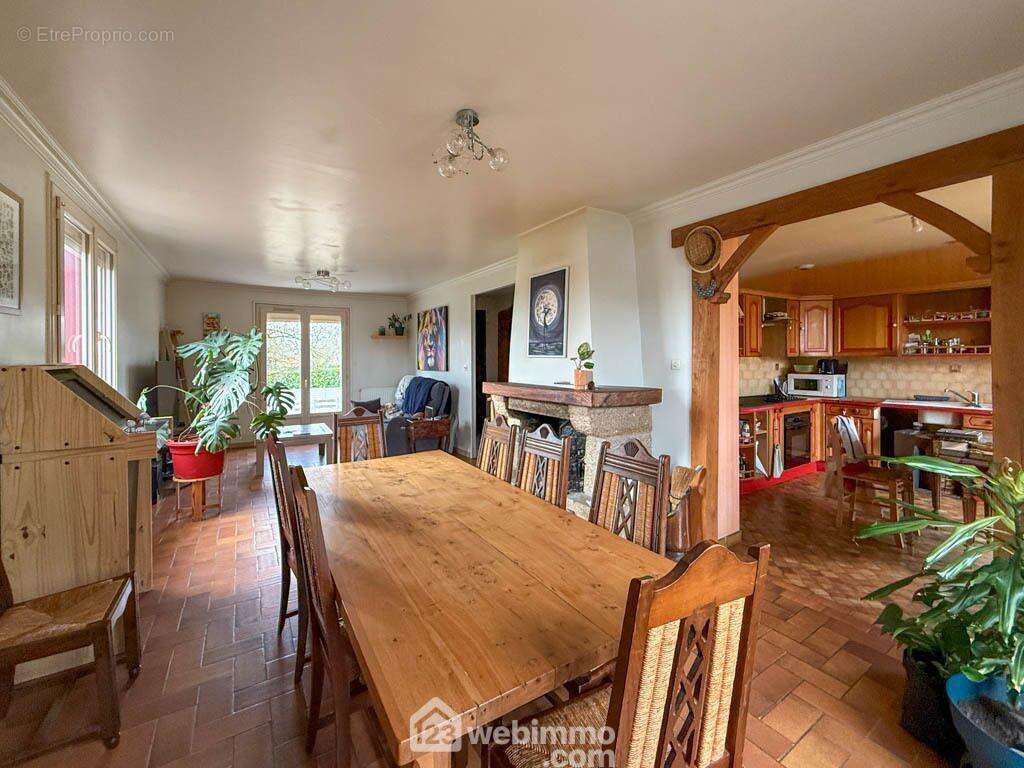 soit une pièce de vie lumineuse de 30 m², - Maison à SAINT-MESMIN