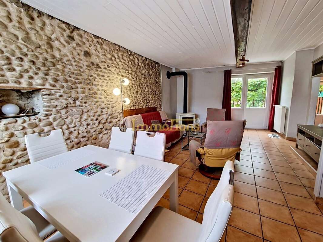 Maison à CHEVRIERES